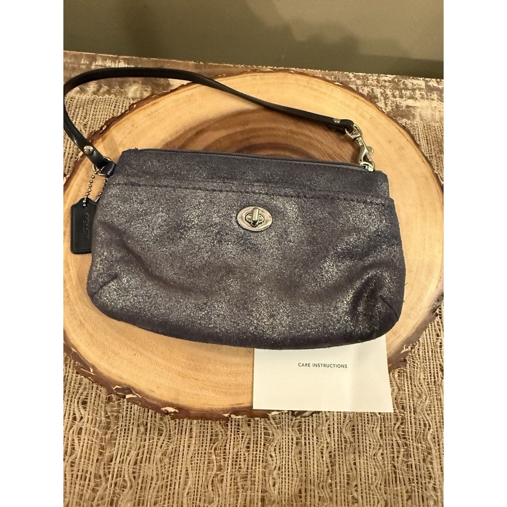 New COACH PARK Suede Leather Turn Lock Wristlet Gunmetal Metallic Gray Very Rare
